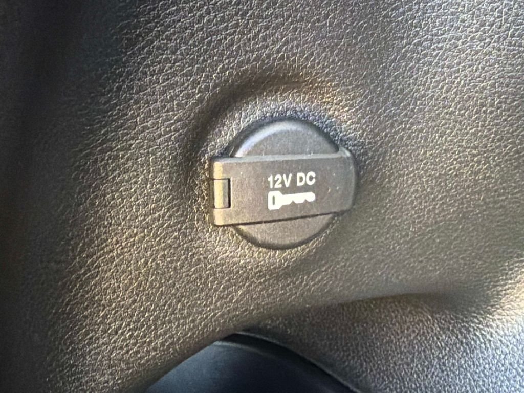 Used 2022 Black Jeep Latitude Lux image 13