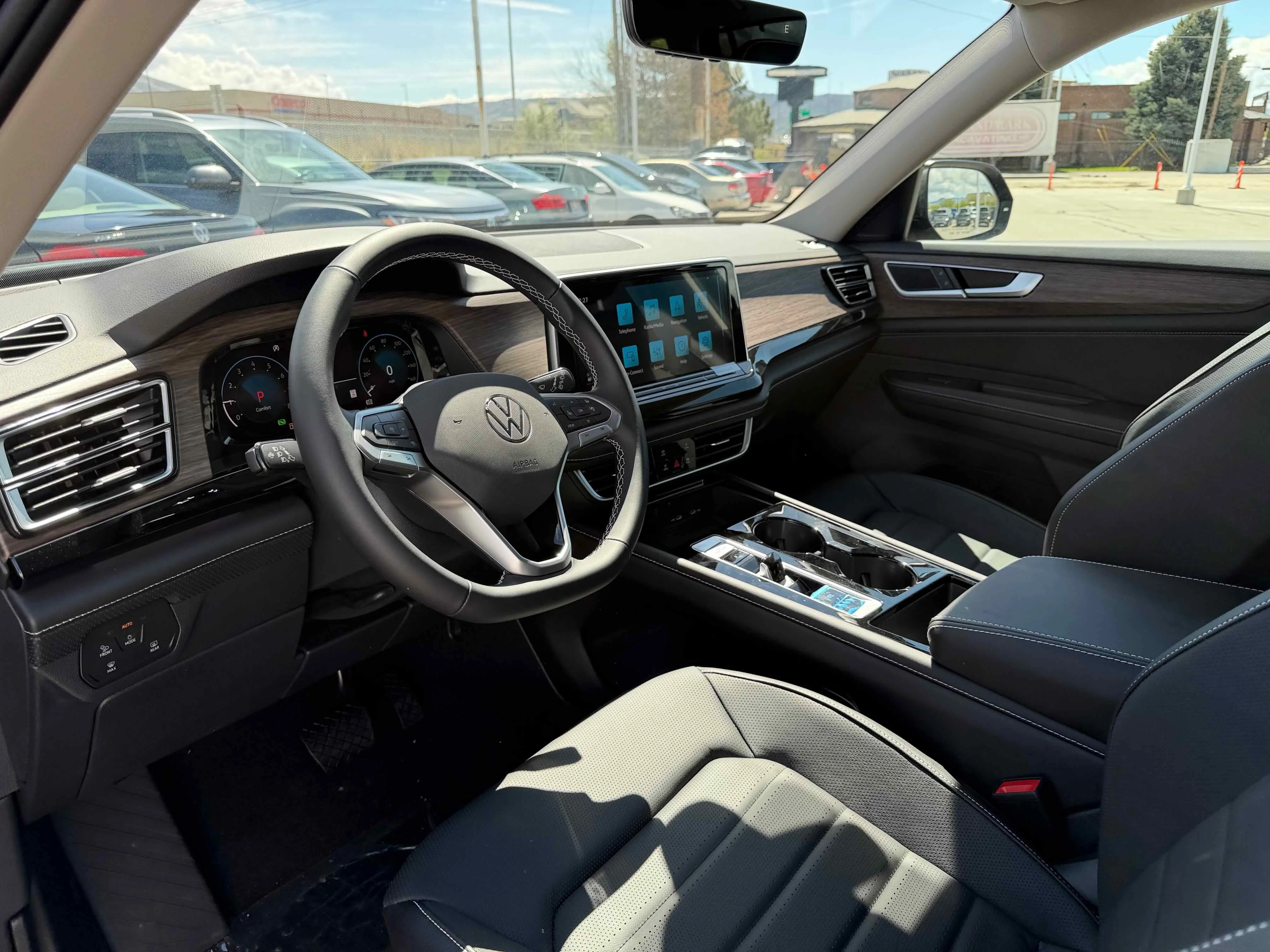 New 2026 Deep Black Volkswagen 2.0T SEL image 4