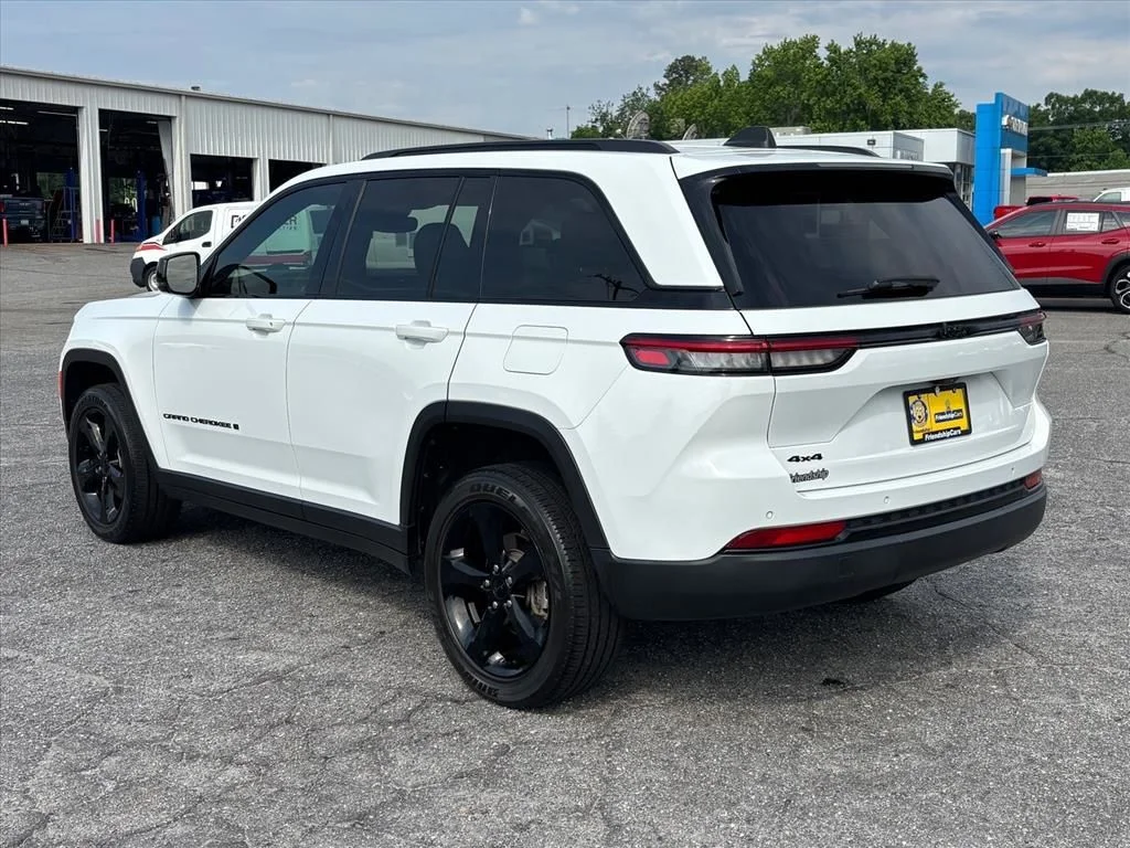 Used 2023 White Jeep Altitude X image 24