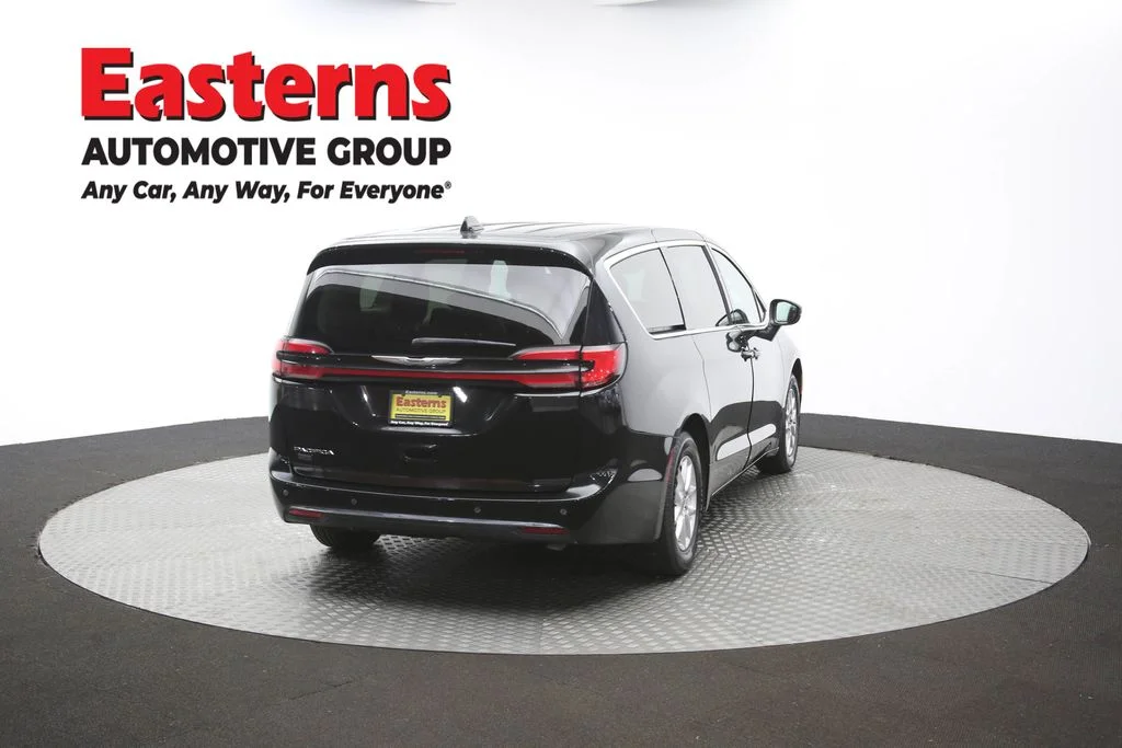 Used 2023 Black Chrysler Touring L image 41