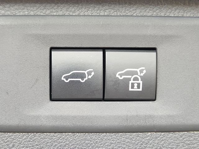 Used 2025 Black Toyota XLE image 18