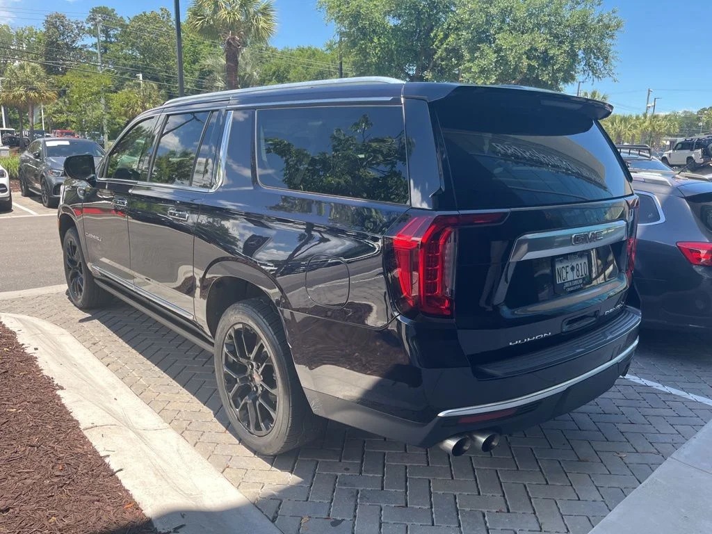 Used 2022 Midnight Blue Metallic GMC Denali image 2