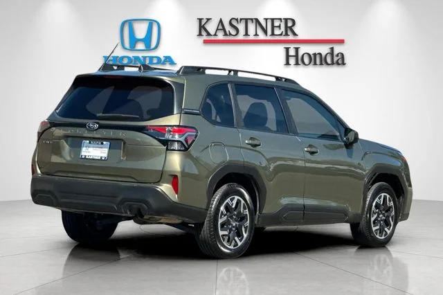 Used 2025 Green Metallic Subaru Premium image 5