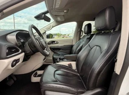 Used 2023 White Chrysler Touring L image 12