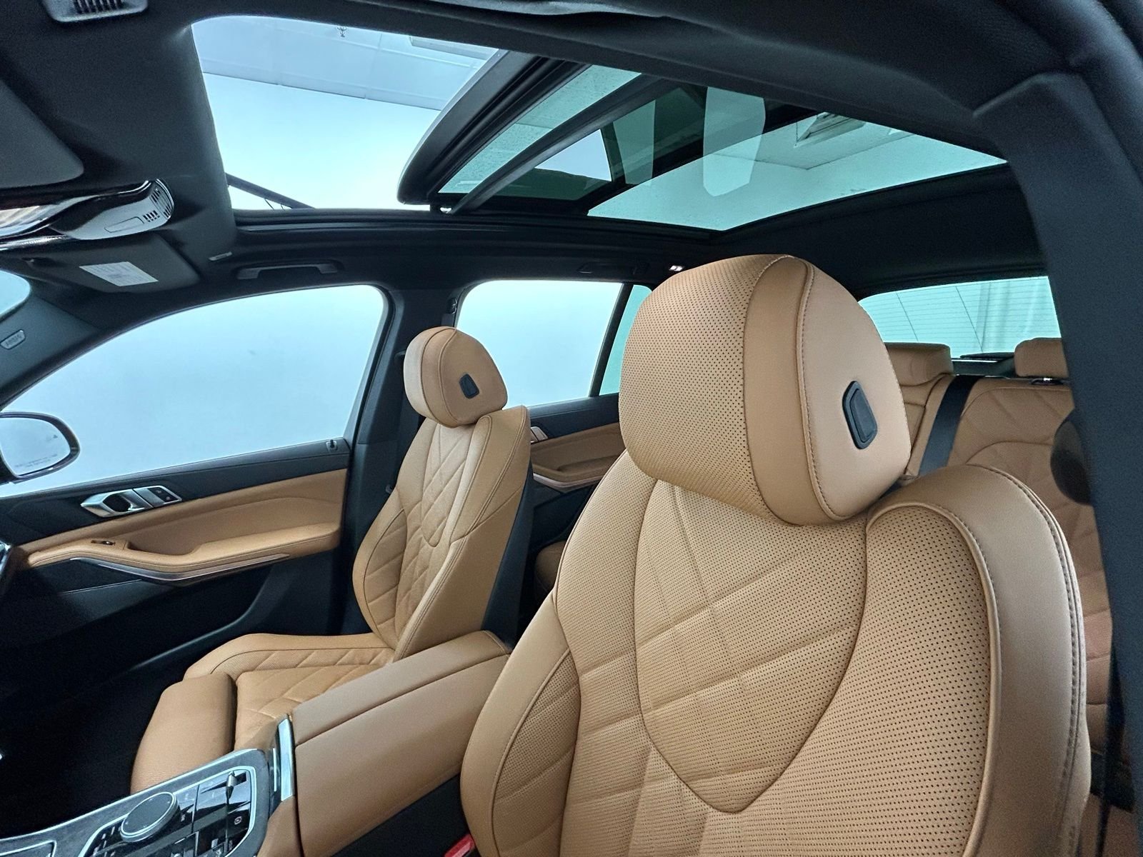 New 2026 Carbon Black Metallic BMW xDrive50e image 50