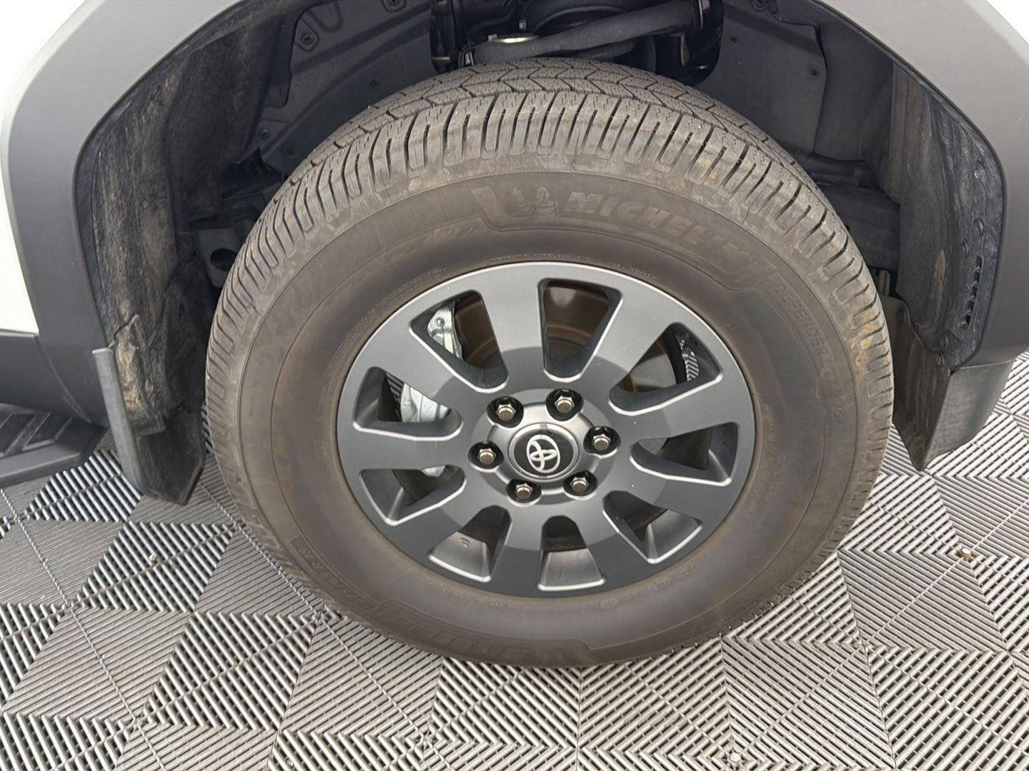 Used 2024 Wind Chill Pearl Toyota Base image 12