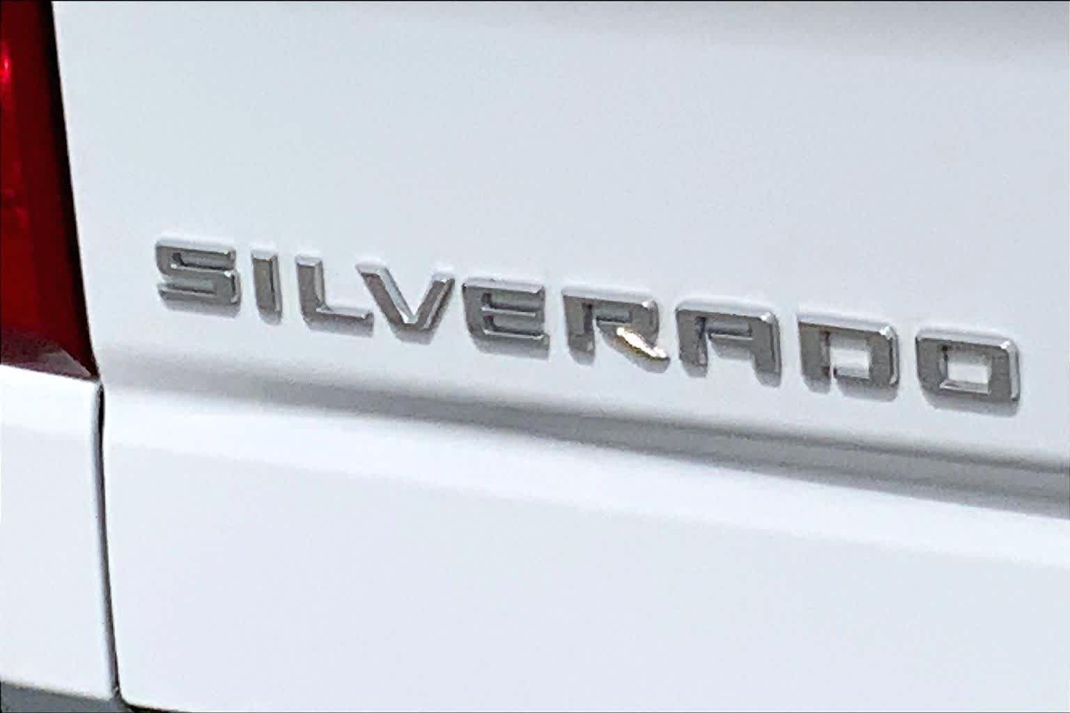 Certified Used 2025 Summit White Chevrolet Custom Trail Boss image 27
