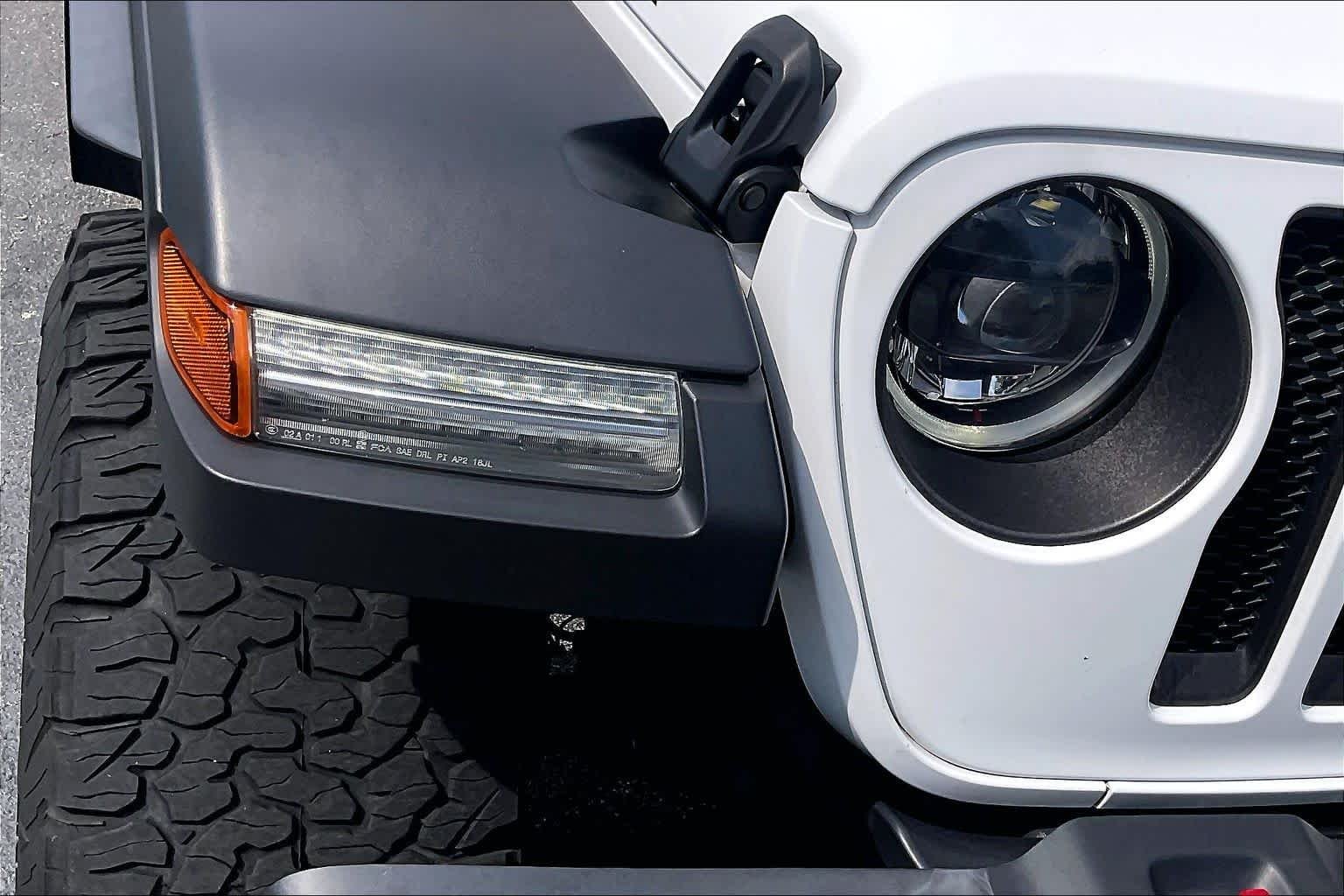 Used 2023 Bright White Clearcoat Jeep Rubicon image 27