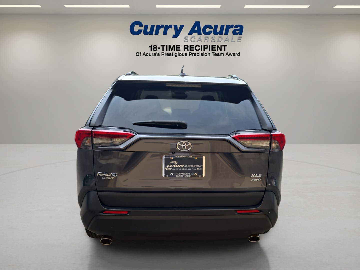 Used 2019 Gray Toyota XLE AWD image 4