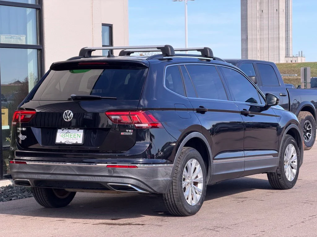 Used 2018 Black Volkswagen 2.0T SEL image 6