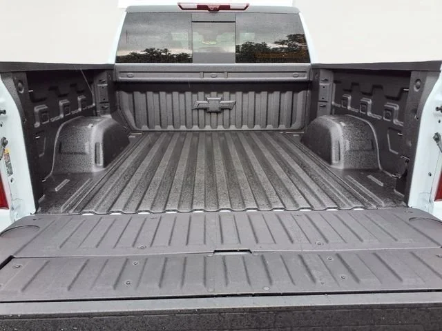 New 2026 Polar White Tricoat Chevrolet High Country image 5