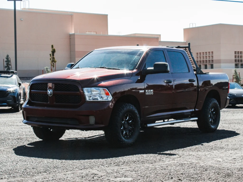 Used 2018 Brilliant Black Crystal Pearlcoat Ram Express image 1