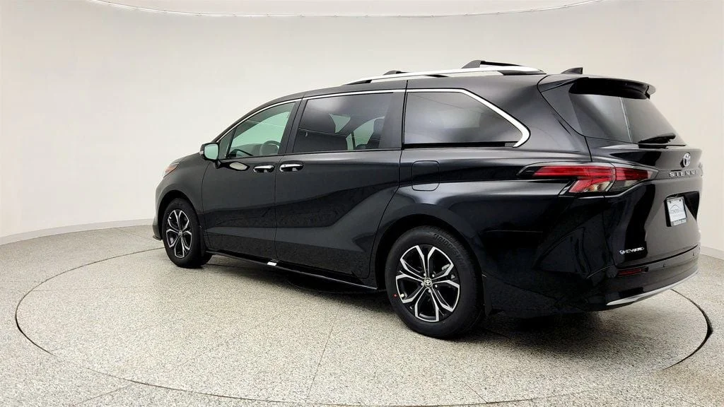 Used 2026 Midnight Black Metallic Toyota Platinum AWD 7-Seater w/ 1080p HD Rear Seat Entertainment image 7