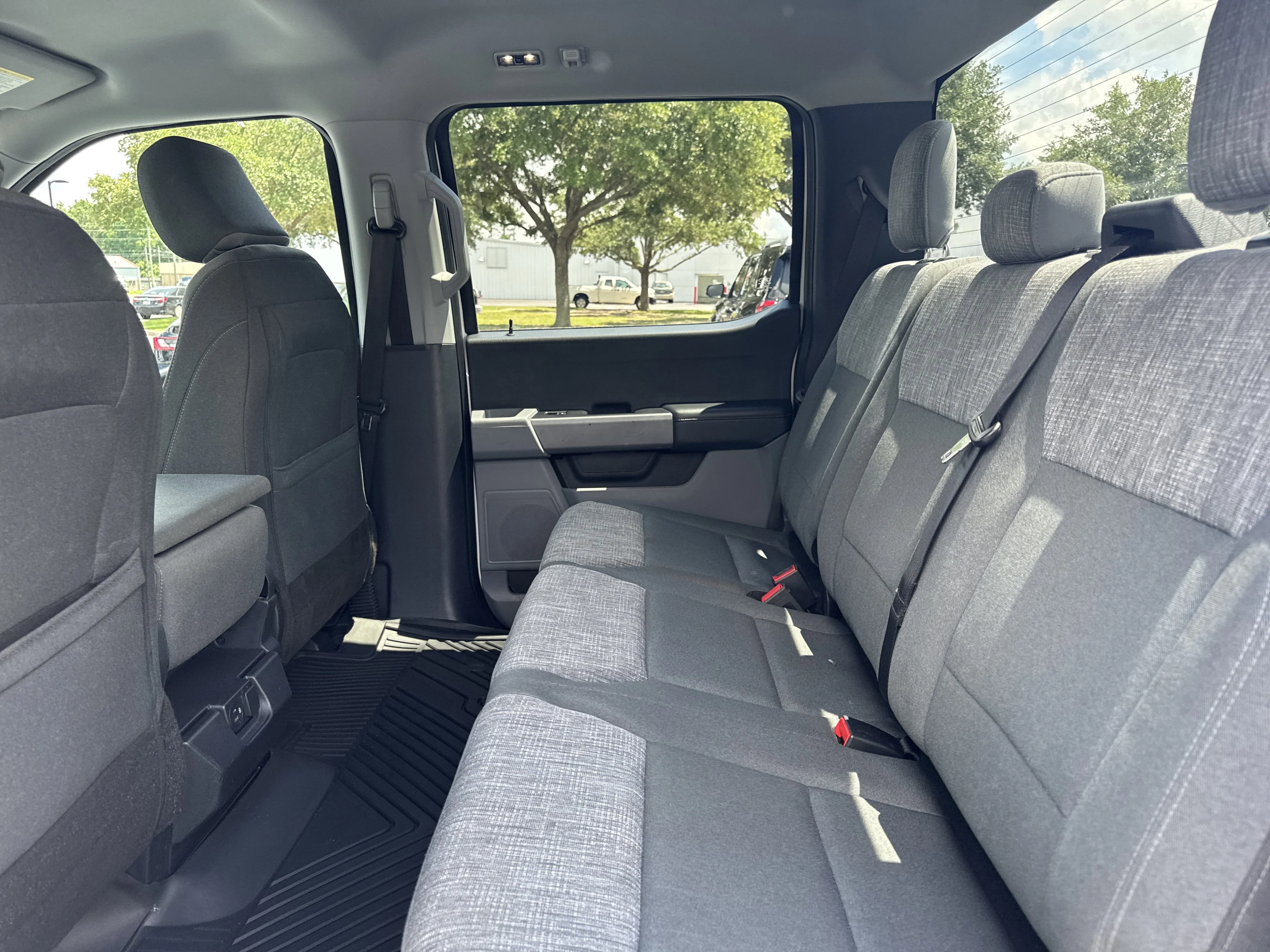 Used 2023 Oxford White Ford XLT image 23