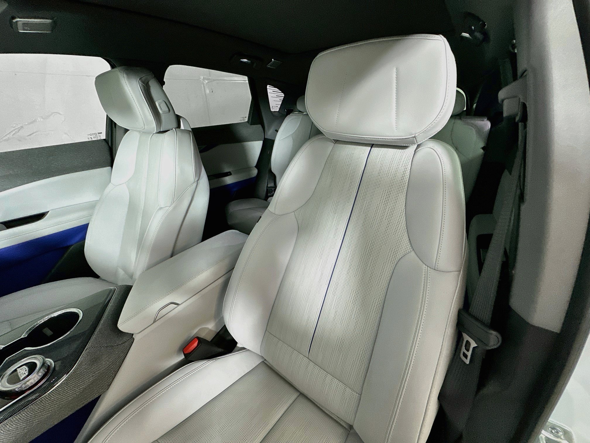 Used 2025 Crystal White Tricoat Cadillac Luxury image 21