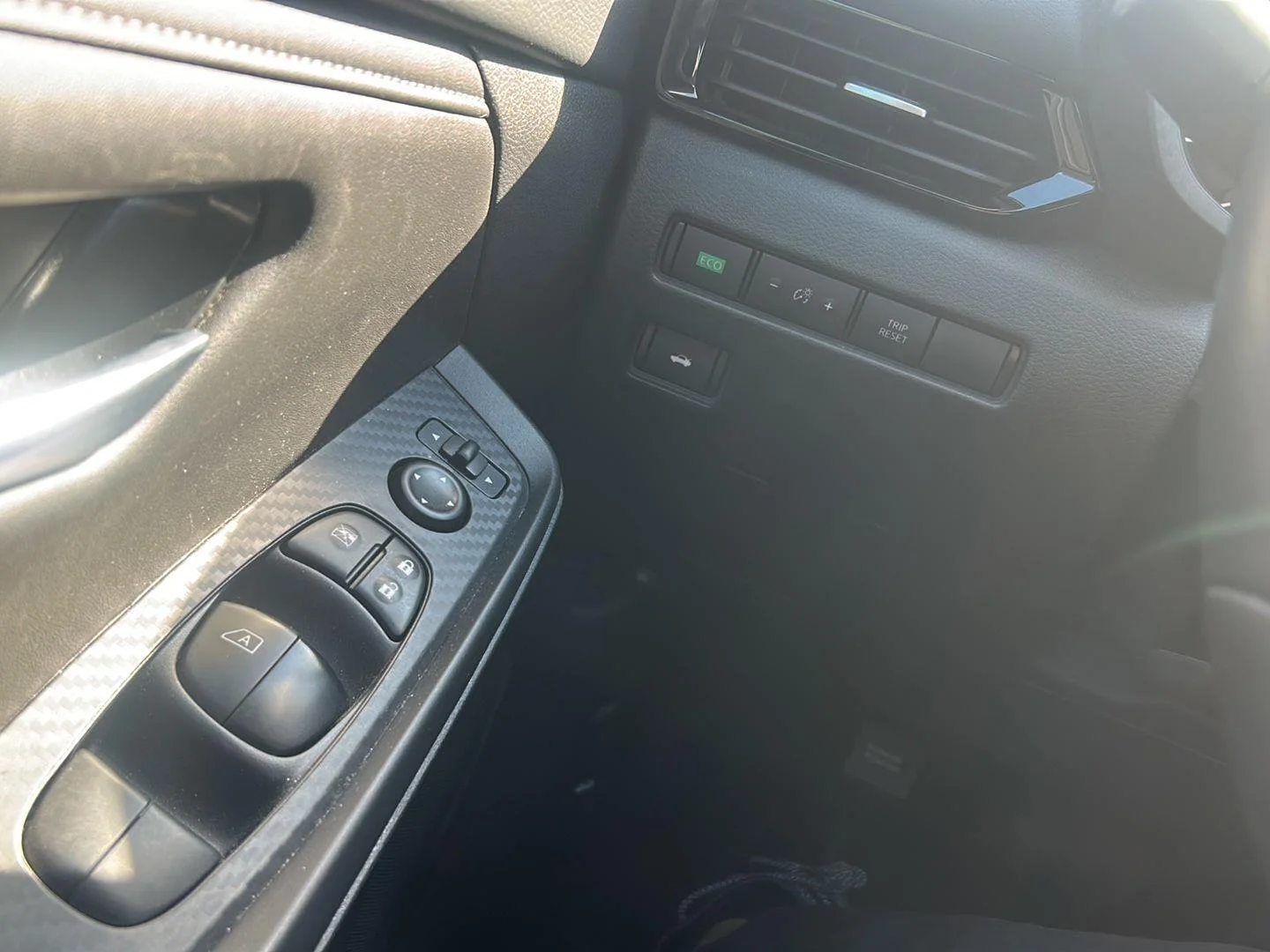 Used 2024 Electric Blue Metallic Nissan SV image 13