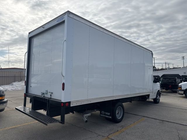 New 2025 Summit White Chevrolet 2WT image 4