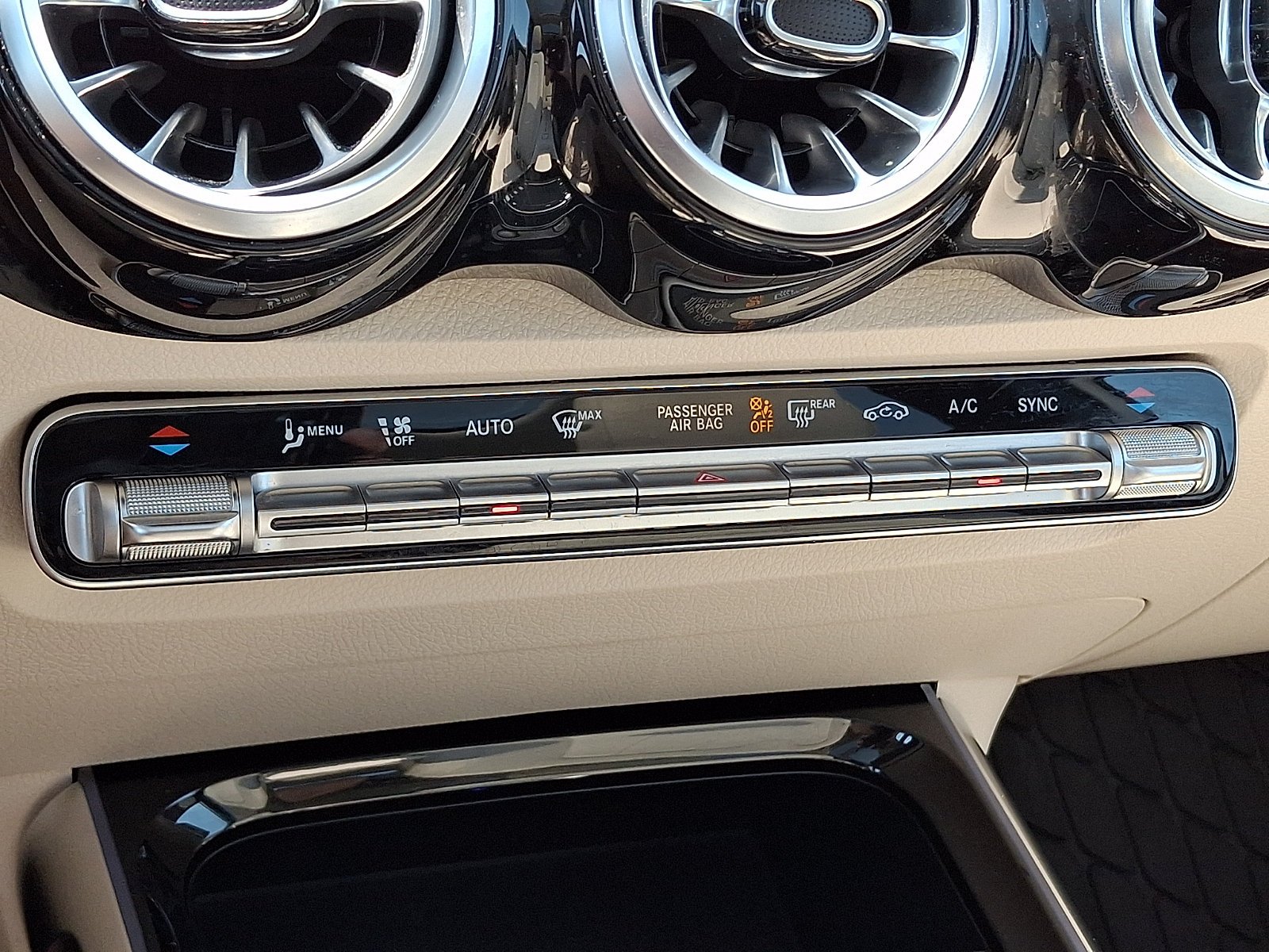 Certified Used 2022 Polar White   149 Mercedes-Benz GLB 250 image 17