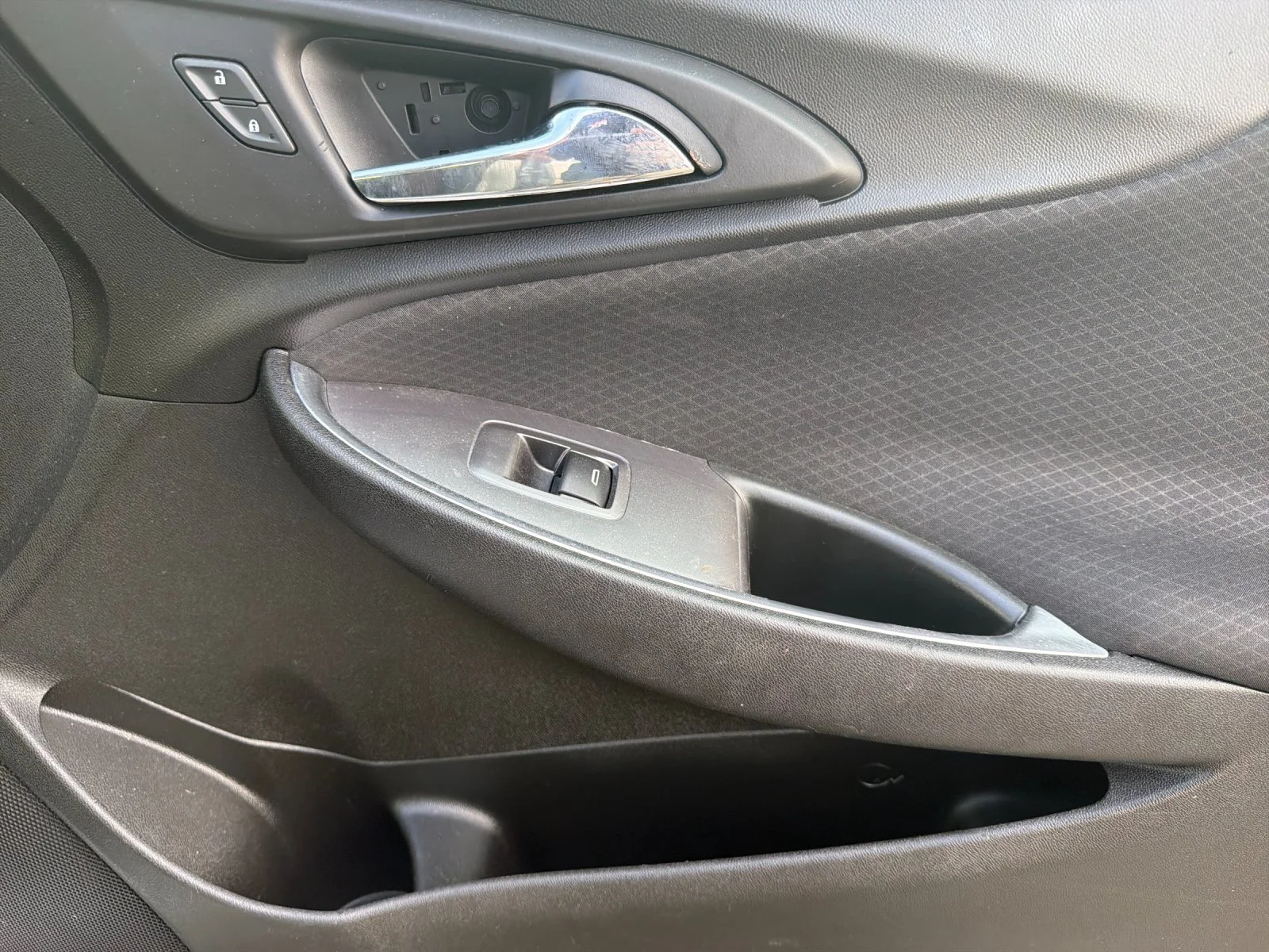 Used 2020 SILVER ICE METALLIC Chevrolet LT image 18