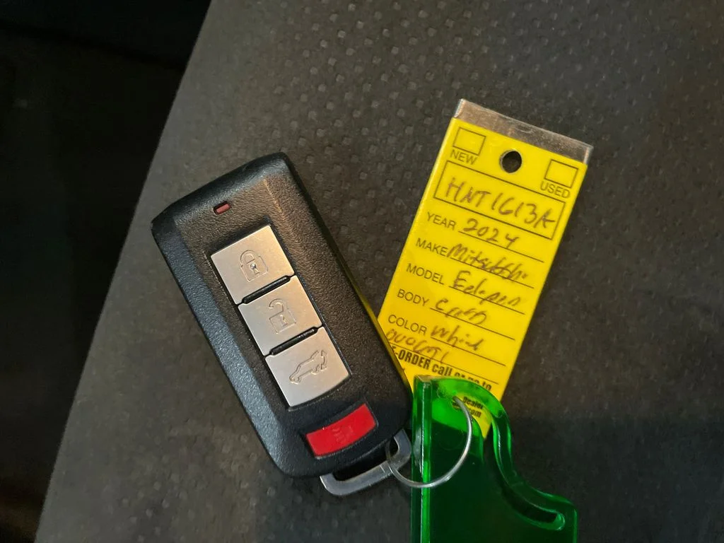 Used 2024 White Diamond Mitsubishi SE image 32