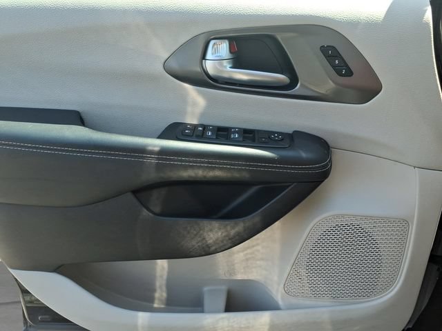 Used 2024 Black Chrysler Touring L image 14