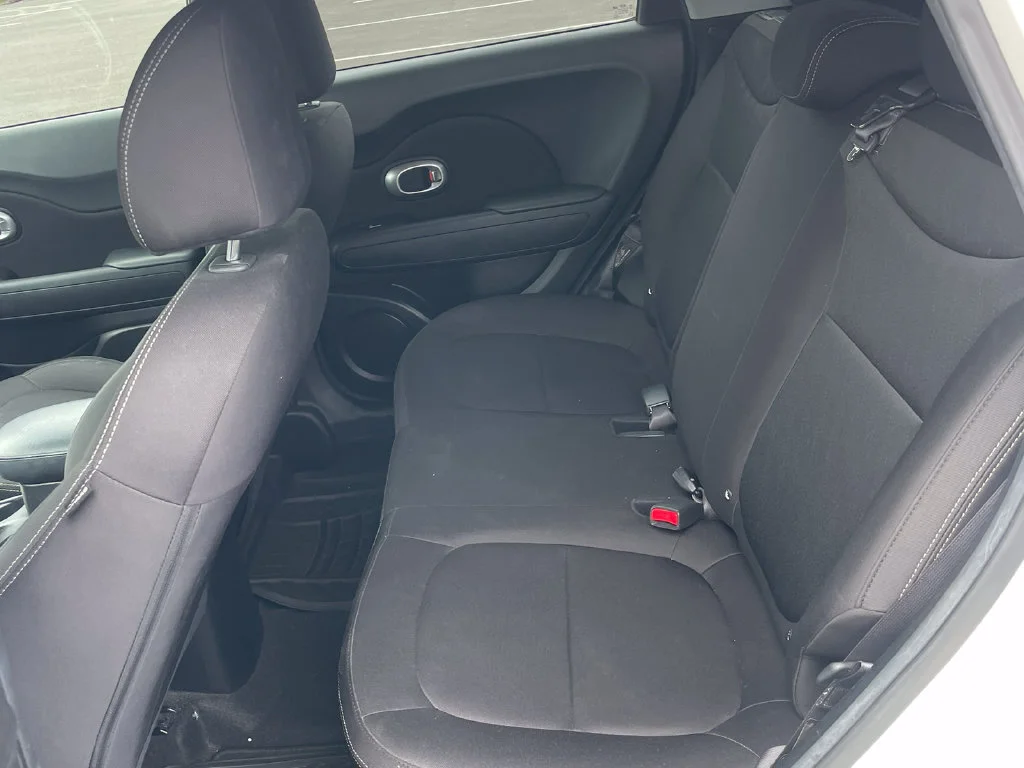 Used 2018 White Kia Base image 10