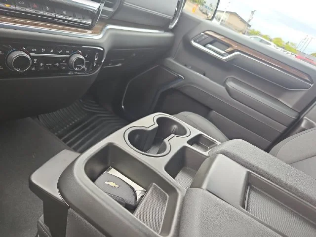 Used 2024 Summit White Chevrolet LT (2FL) image 23