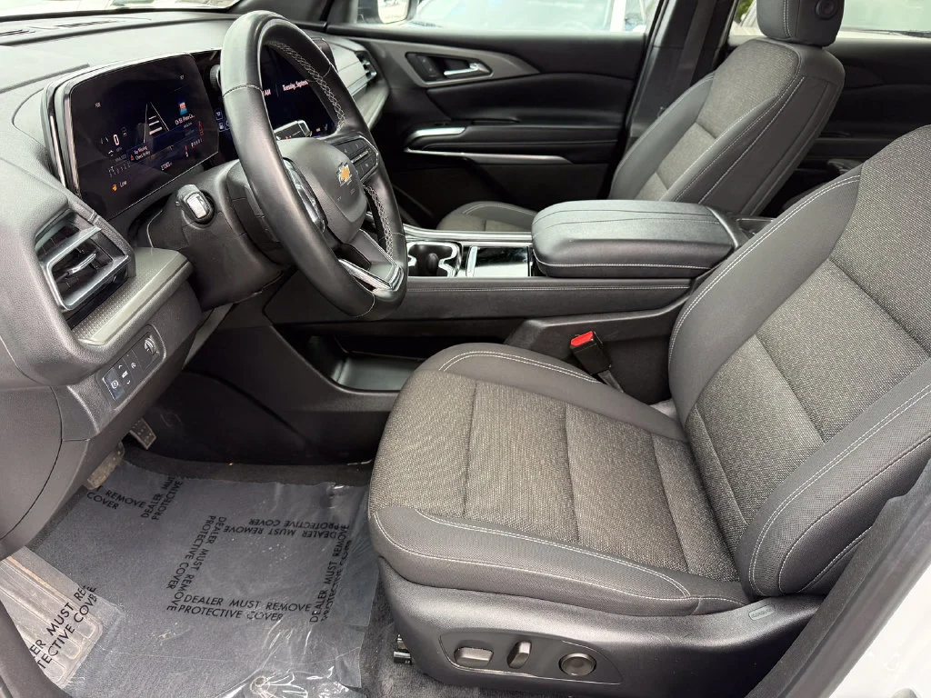 Used 2024 Summit White Chevrolet LT image 24