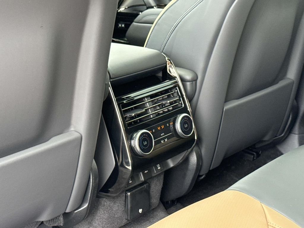 New 2026 Ostuni Pearl White Land Rover Dynamic SE image 17