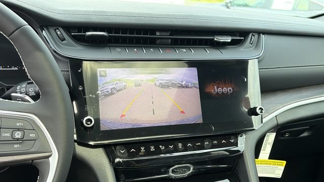 New 2026 Diamond Black Crystal Pearlcoat Jeep Limited image 19
