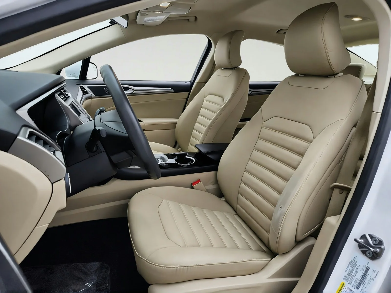 Used 2015 Oxford White Ford SE image 17