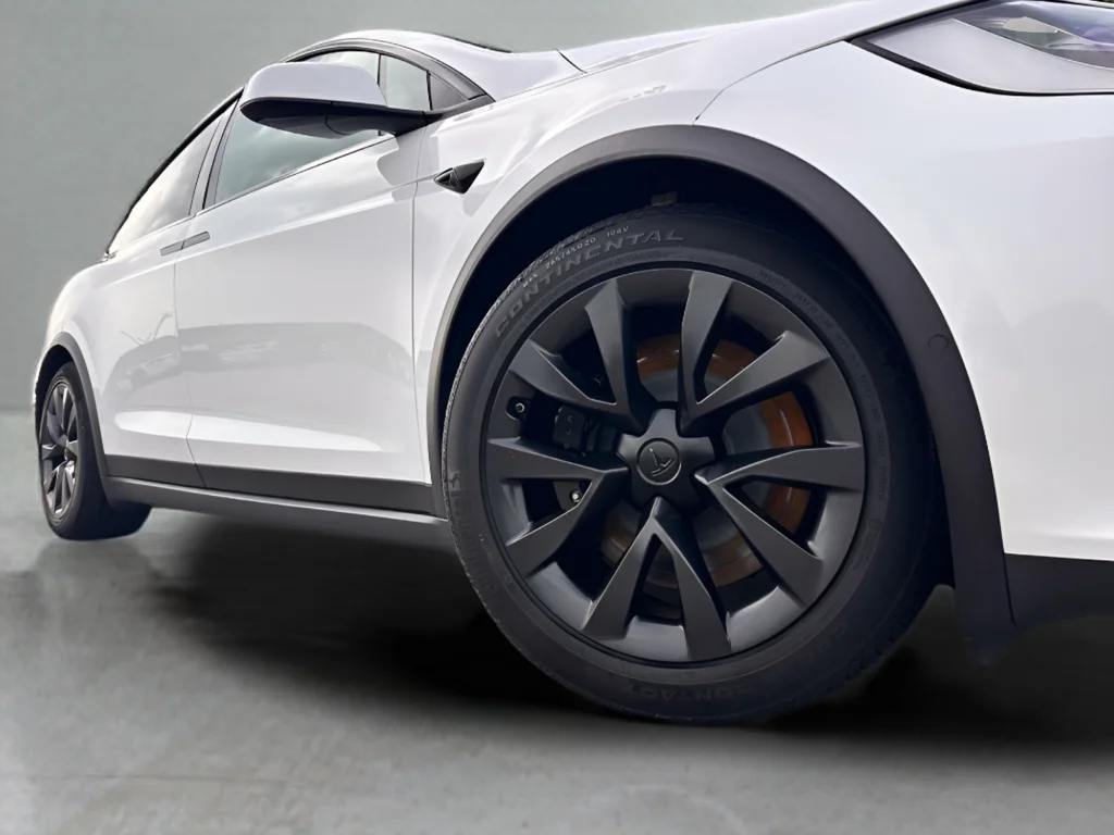 Used 2023 White Tesla Base image 32