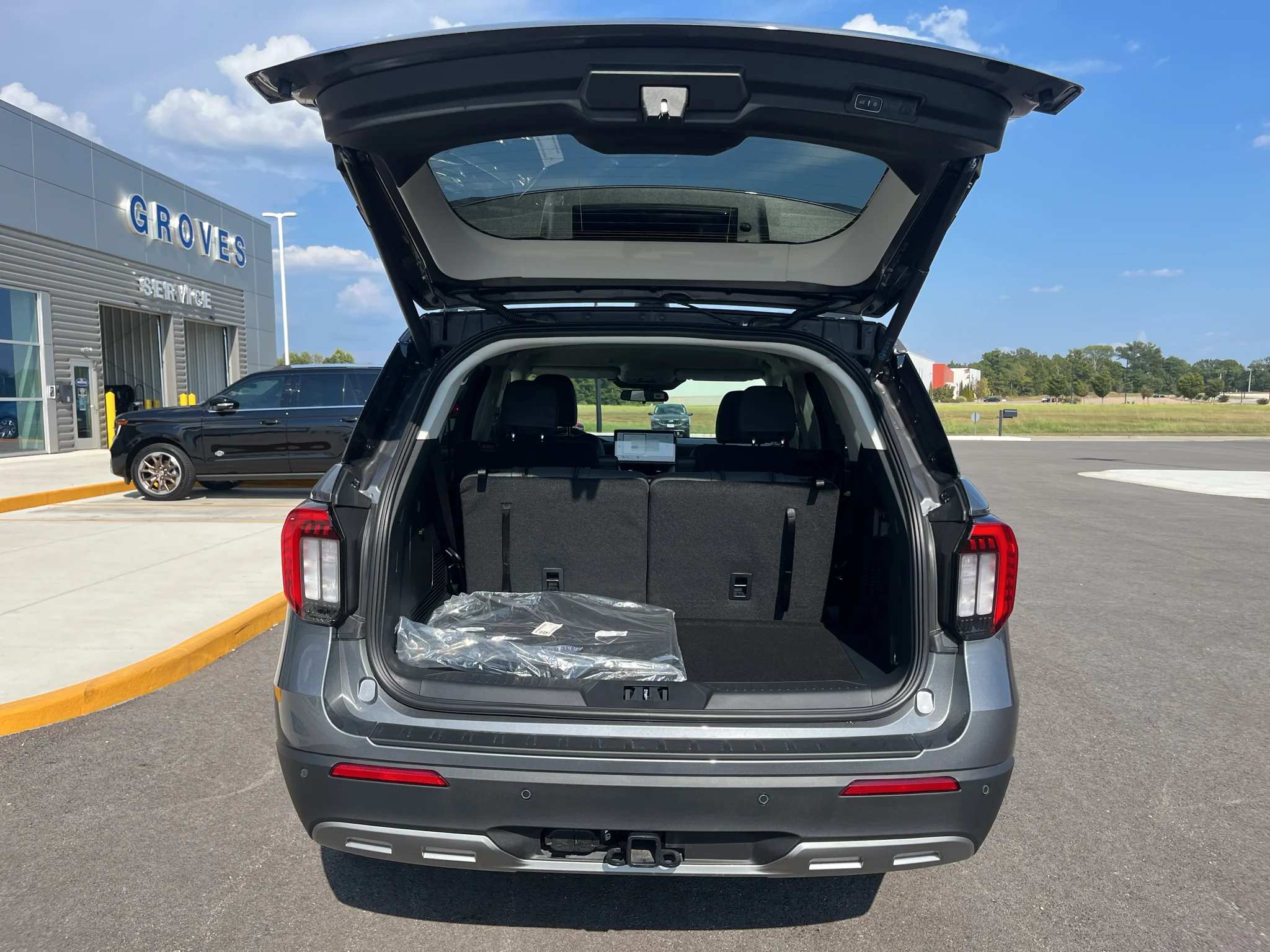 New 2026 Carbonized Gray Metallic Ford Active w/200A Pkg image 8