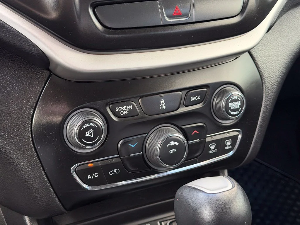 Used 2017 White Jeep Trailhawk image 12