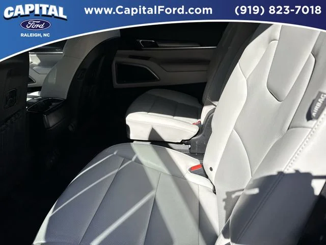 Used 2024 White Kia S image 18