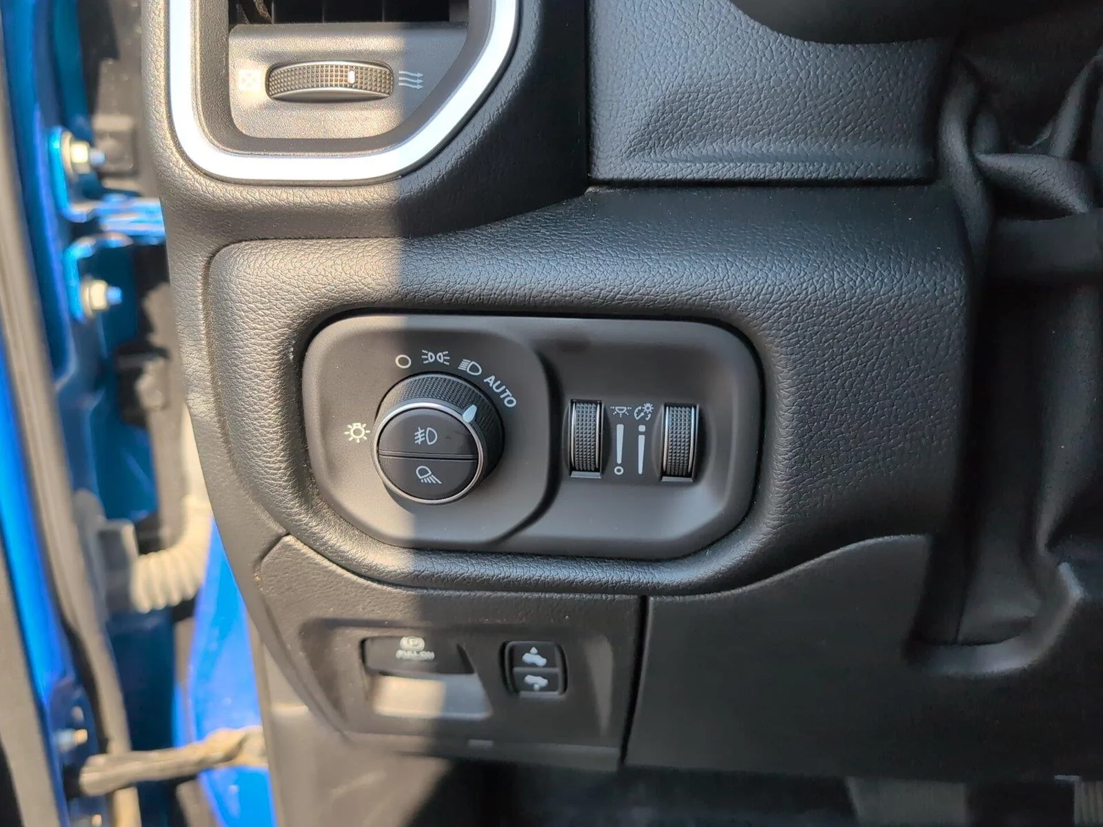 Used 2021 Hydro Blue Pearlcoat Ram Laramie image 28
