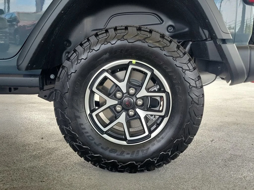 New 2026 Anvil Clear-Coat Exterior Paint Jeep Rubicon image 7