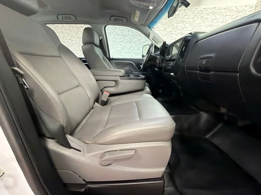 Used 2018 Summit White GMC Base image 11
