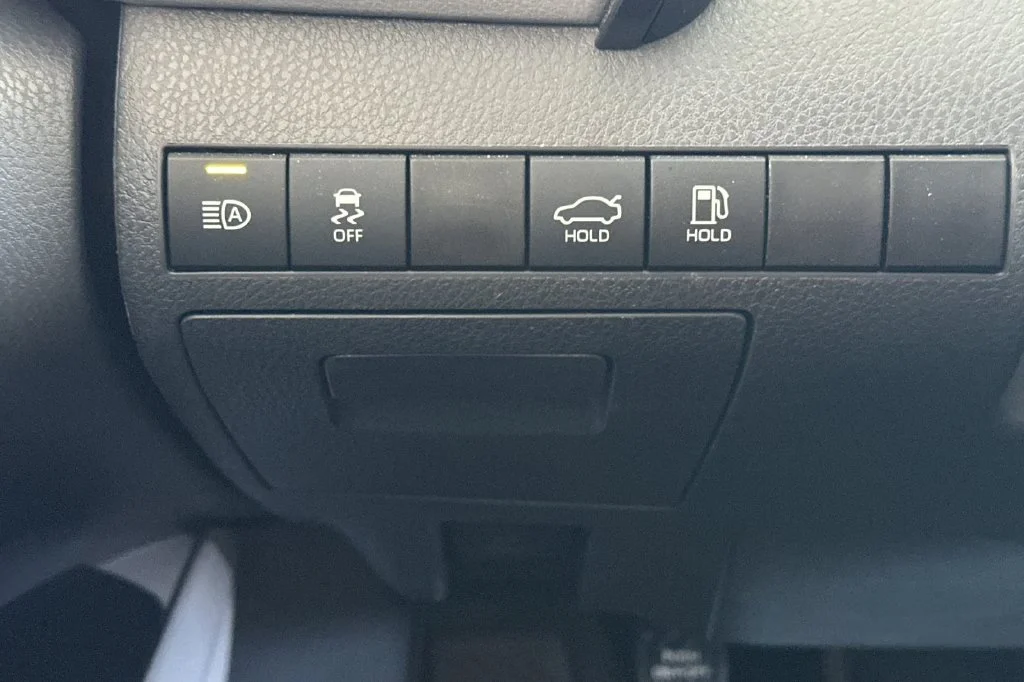 Used 2020 White Toyota LE image 26