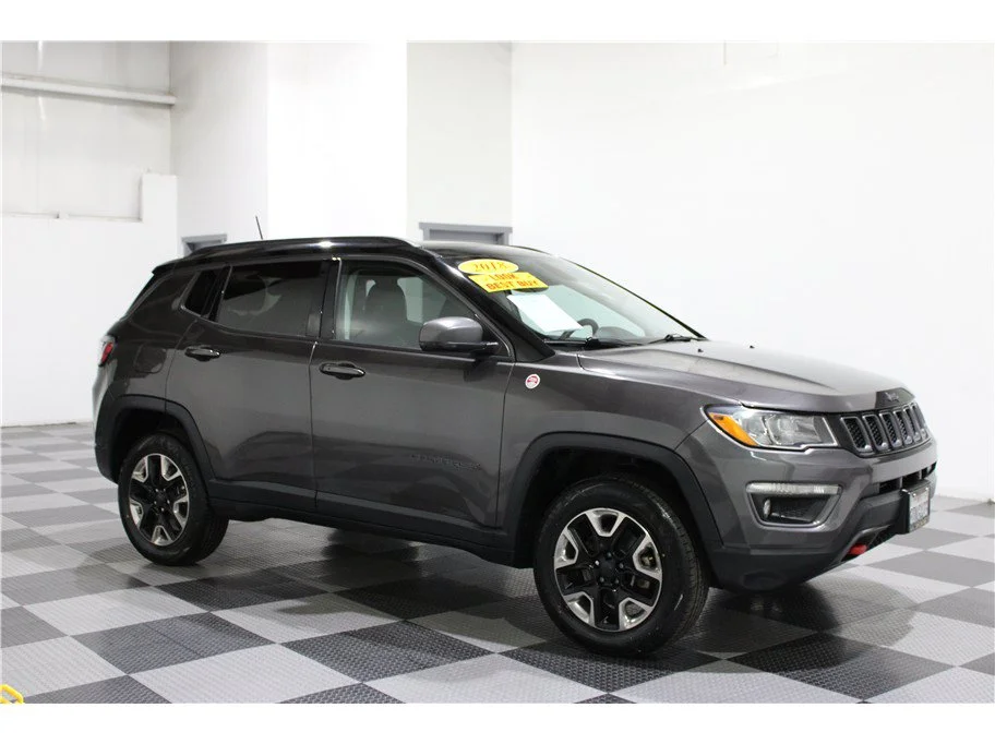Used 2018 Granite Crystal Metallic Clearcoat Jeep Trailhawk image 1