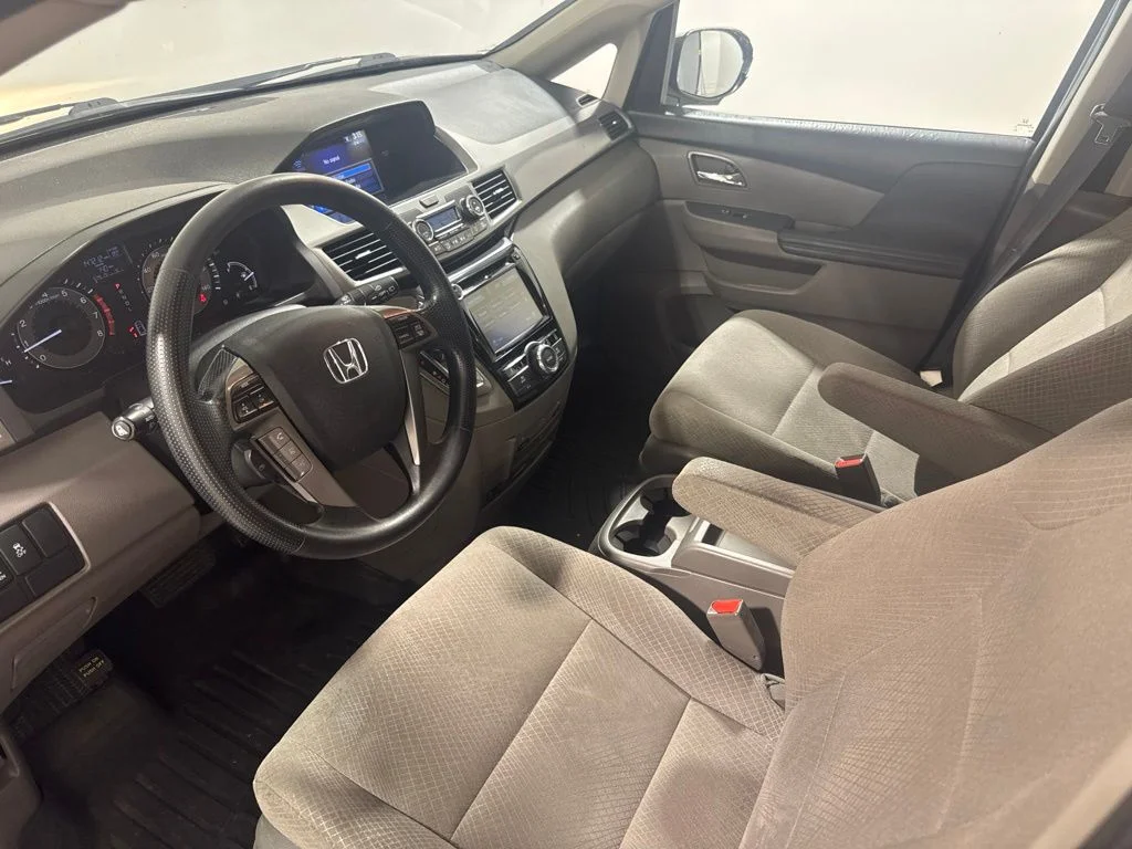 Used 2016 Lunar Silver Metallic Honda SE image 17