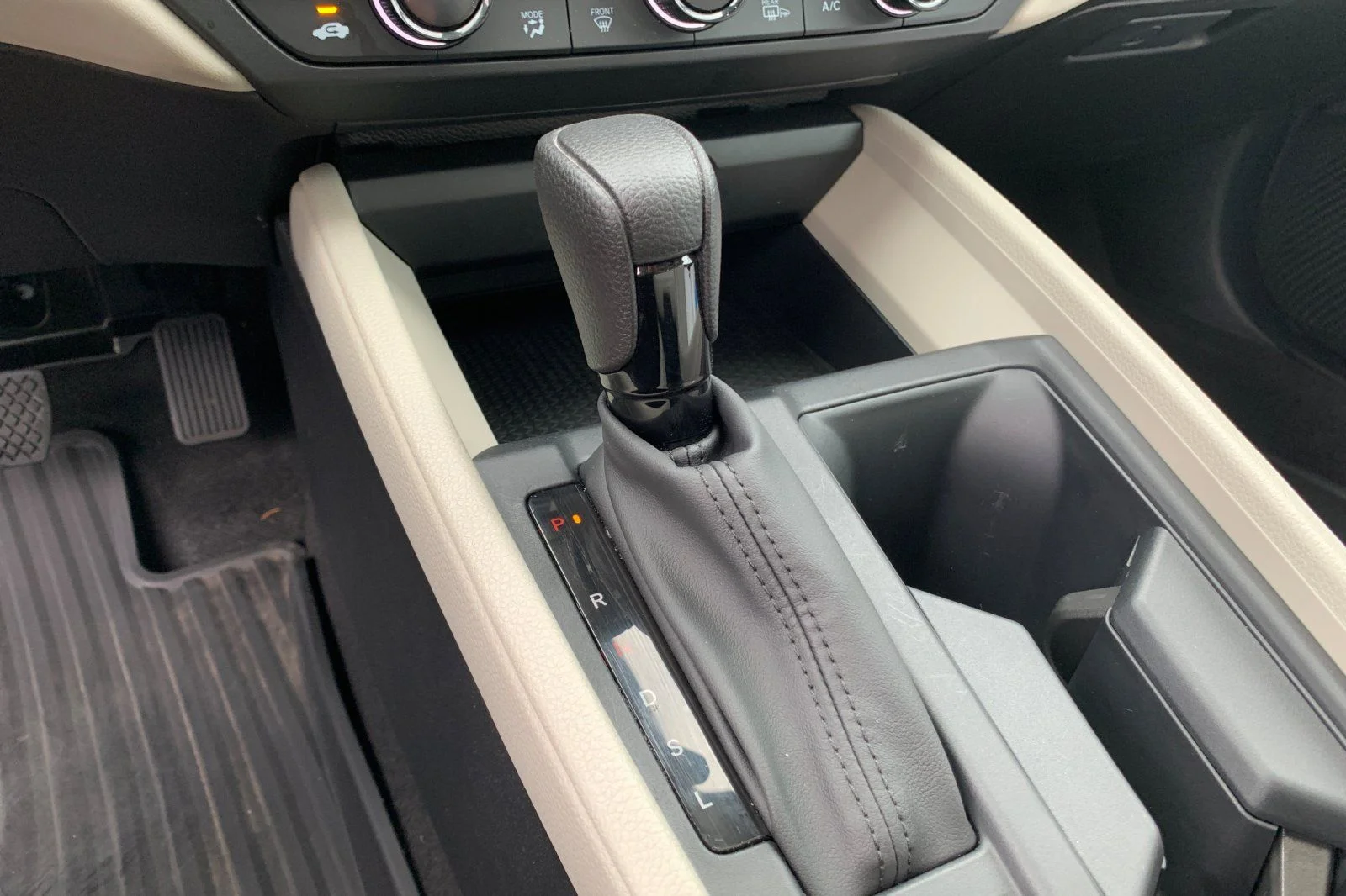 Used 2025 Gray Honda SE image 24