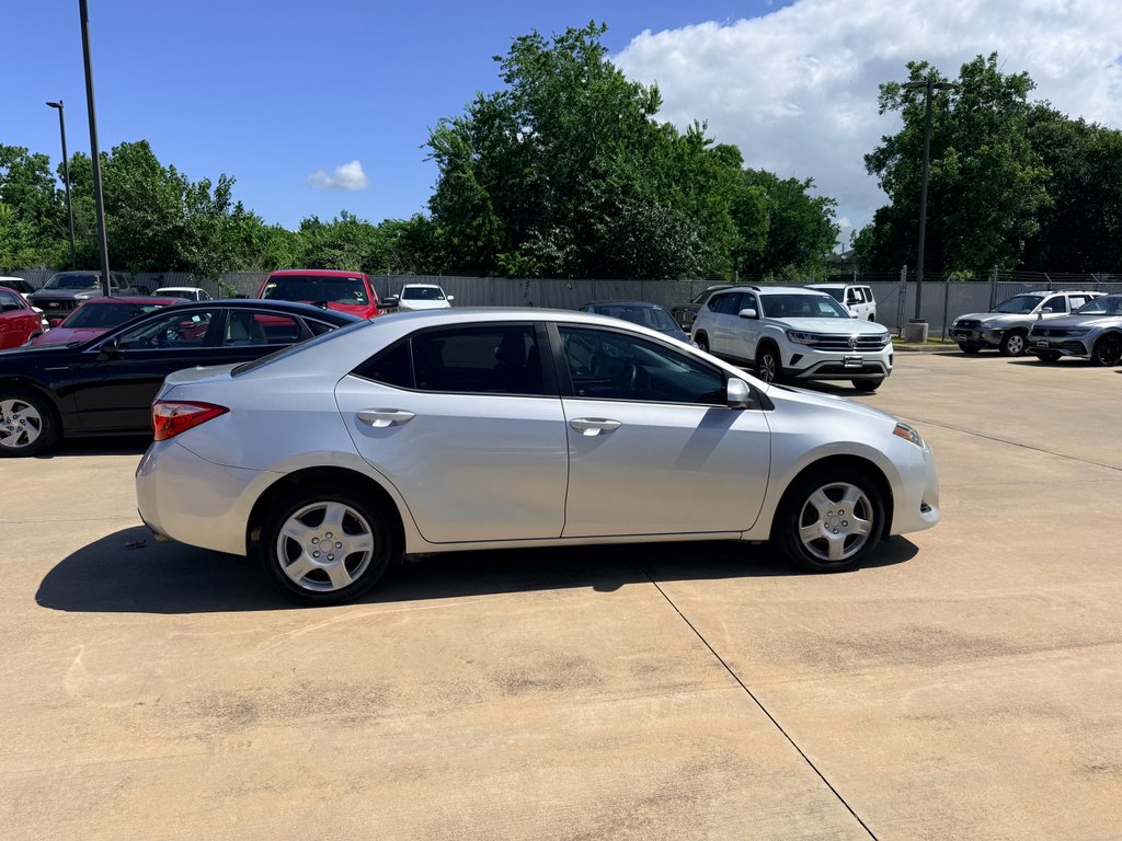 Used 2018 Classic Silver Metallic Toyota LE image 4