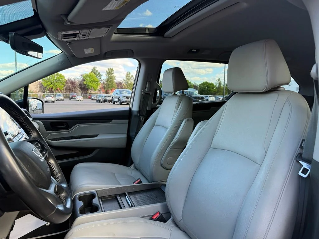Used 2018 Crystal Black Pearl Honda EX-L image 9