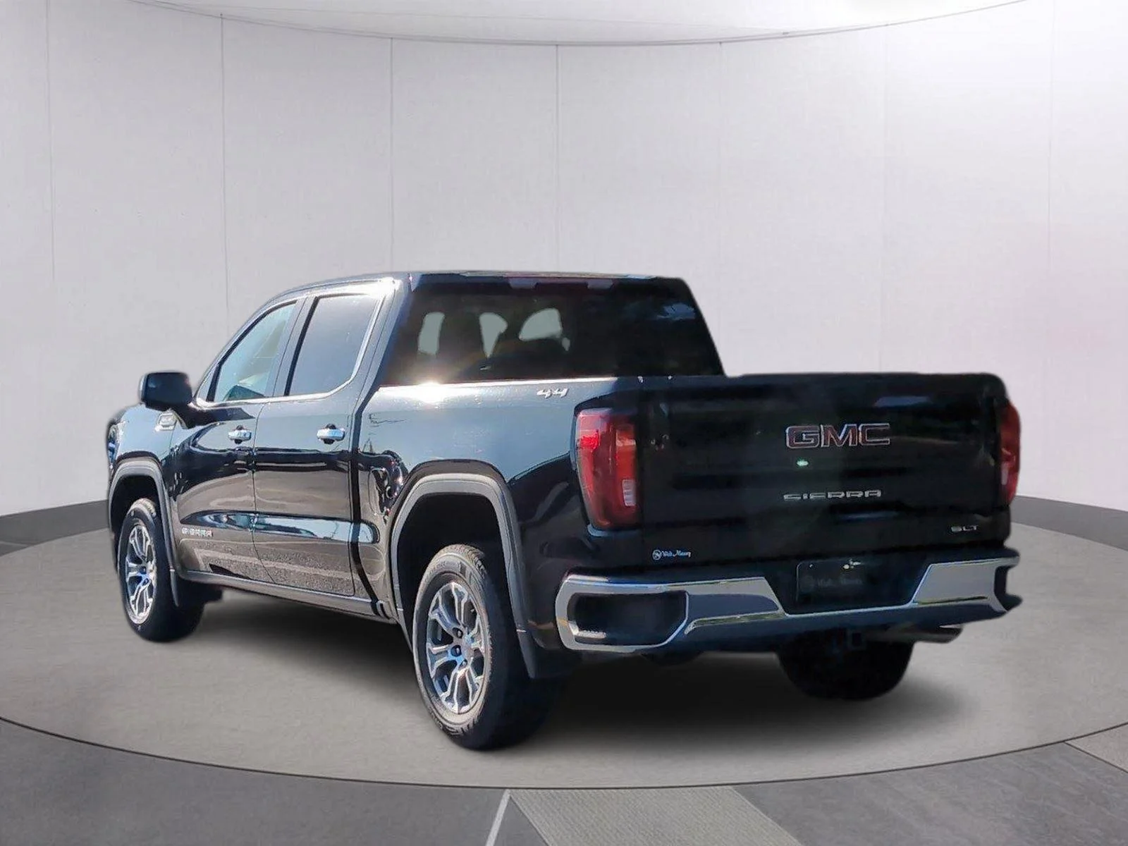 Used 2024 Onyx Black GMC SLT image 3