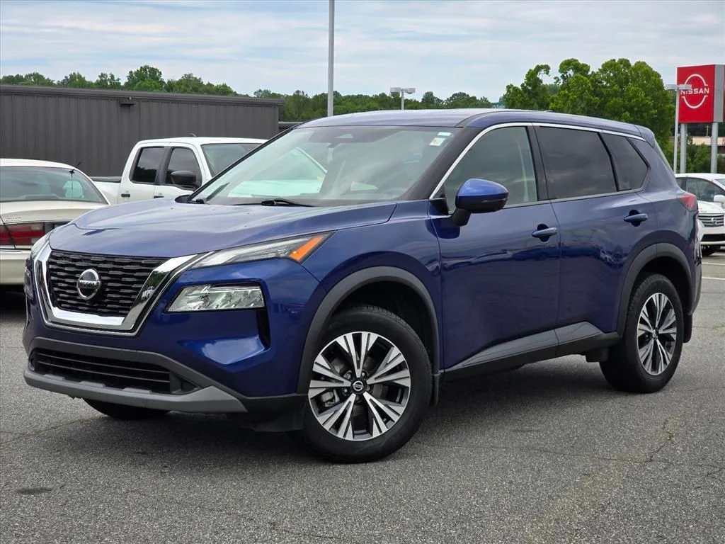 Used 2021 Blue Nissan SV image 2