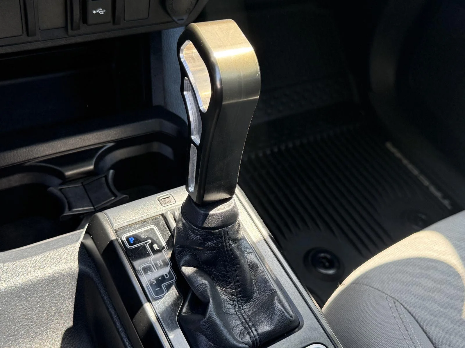 Used 2020 Super White Toyota SR5 image 18