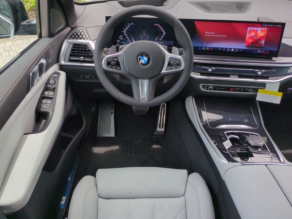 New 2026 Manhattan Green Metallic BMW xDrive40i image 16