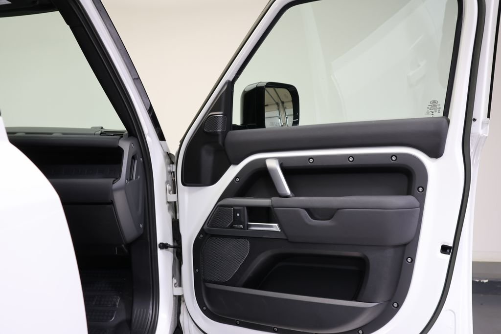 Used 2023 Fuji White Land Rover X-Dynamic SE image 36