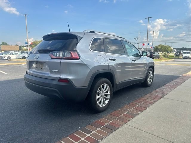 Used 2019 Silver Jeep Latitude image 7